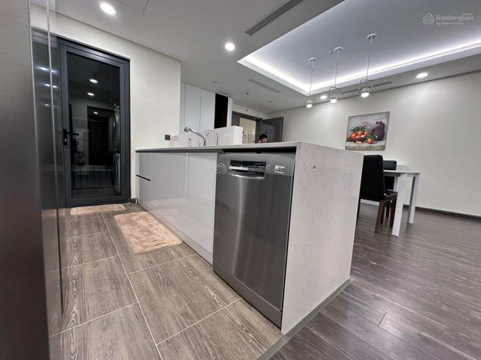 3-Bedroom Apartment with Modern Design, Full Furnishings