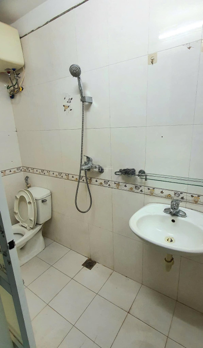 5-Floor Townhouse with Vehicle Access in Nguyen Chi Thanh