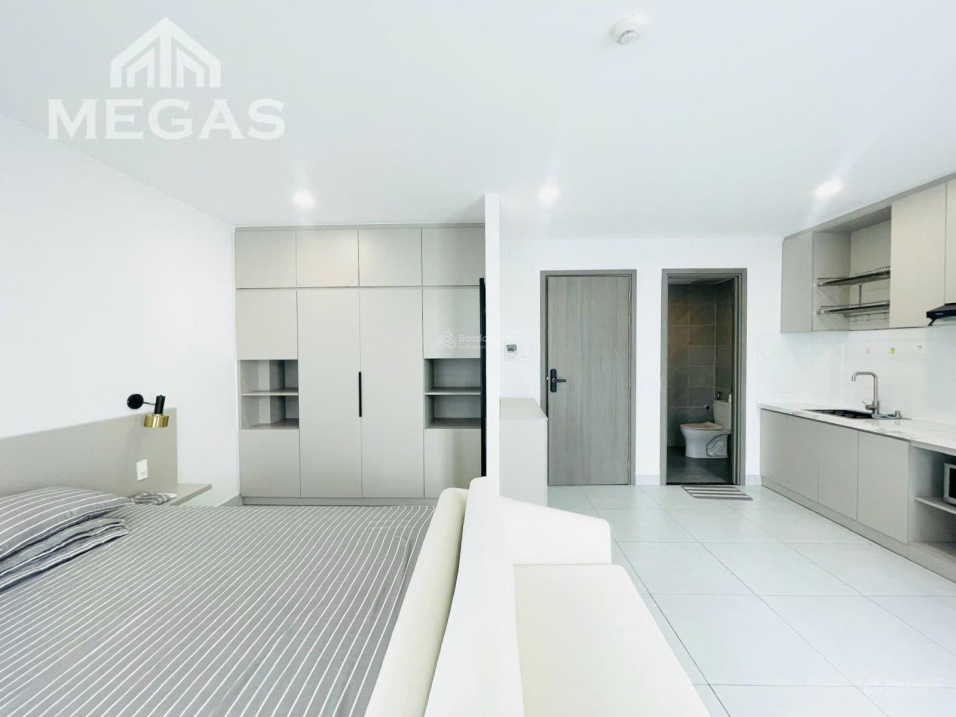 Modern Studio with Balcony Near Airport