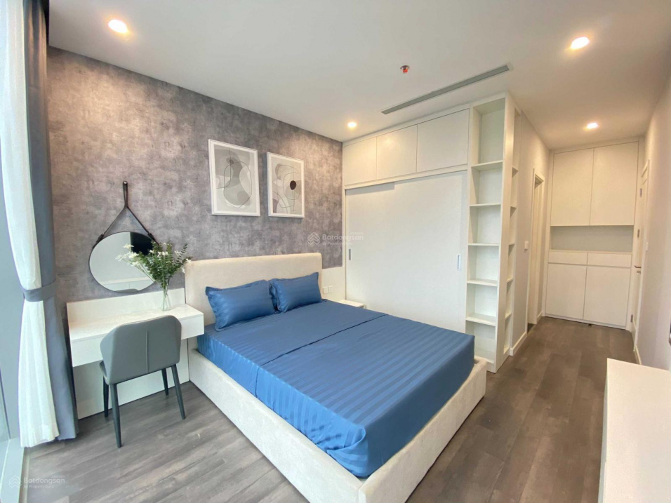 Modern 3-Bedroom Apartment with City Views