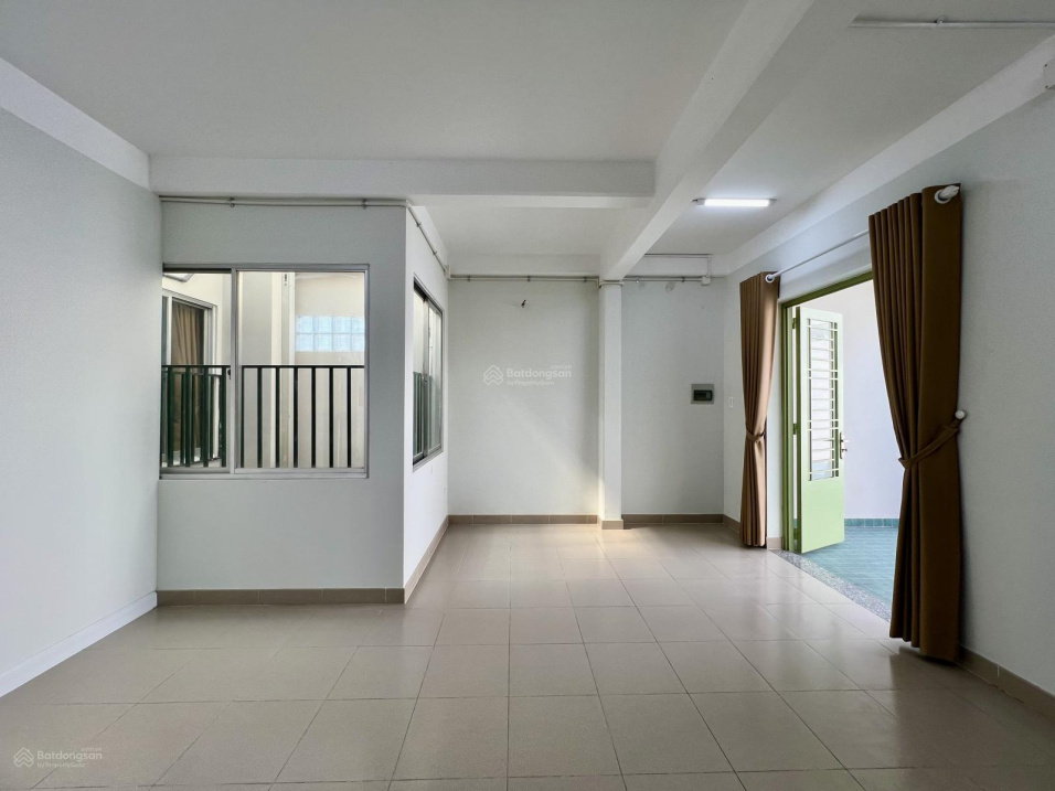 Modern 2-Bedroom Apartment with Large Balcony Q10
