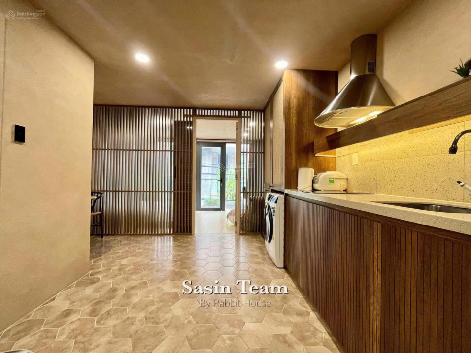 Modern 1-Bedroom Apartment with Large Balcony