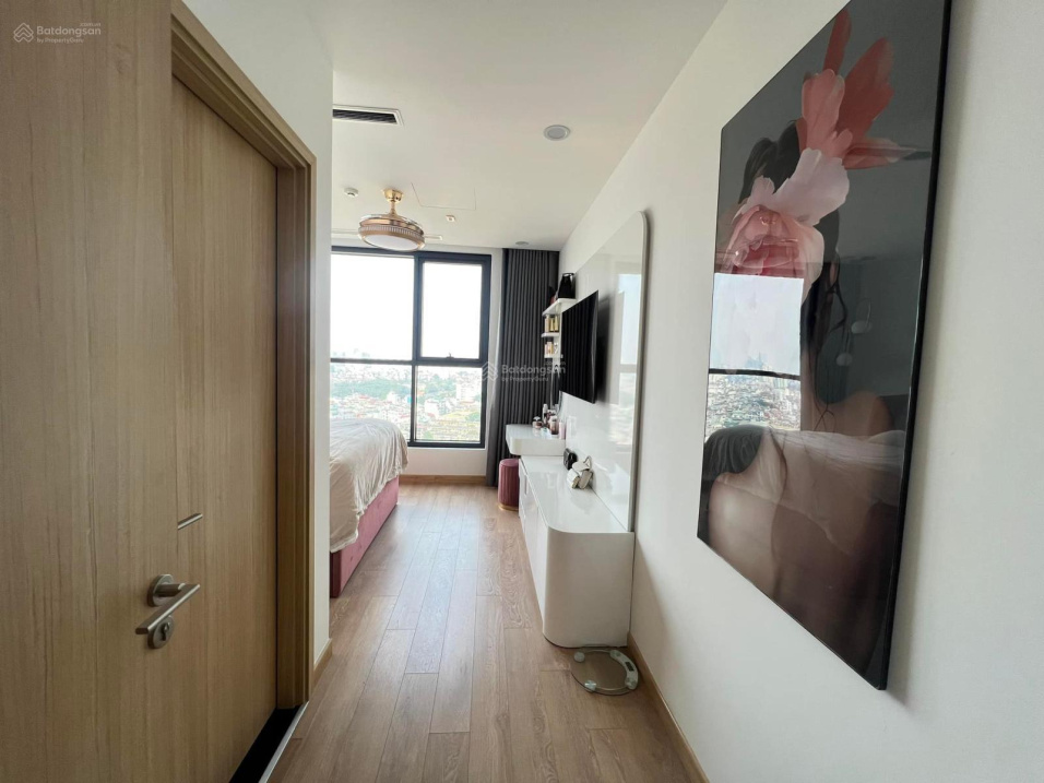 Modern 2-Bed Apartment with City Views