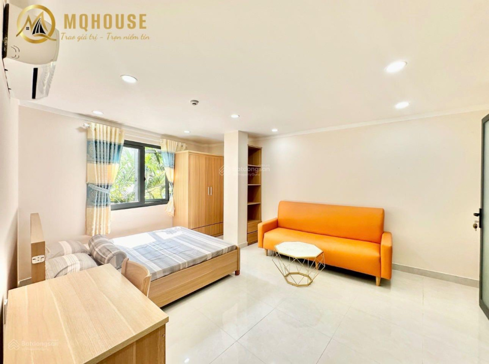Modern Studio Apartment with Full Amenities