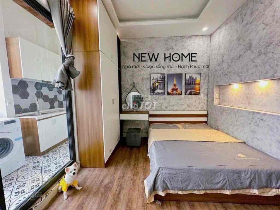 Modern Studio with Balcony in Phu Nhuan District