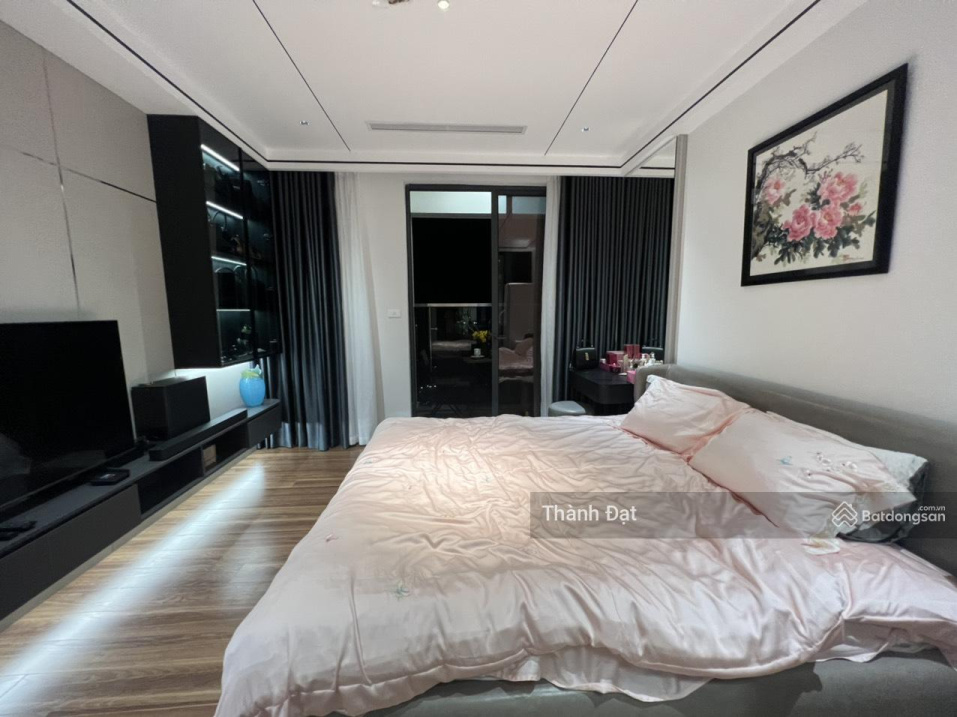 Modern 2-Bedroom Apartment in Cau Giay Center