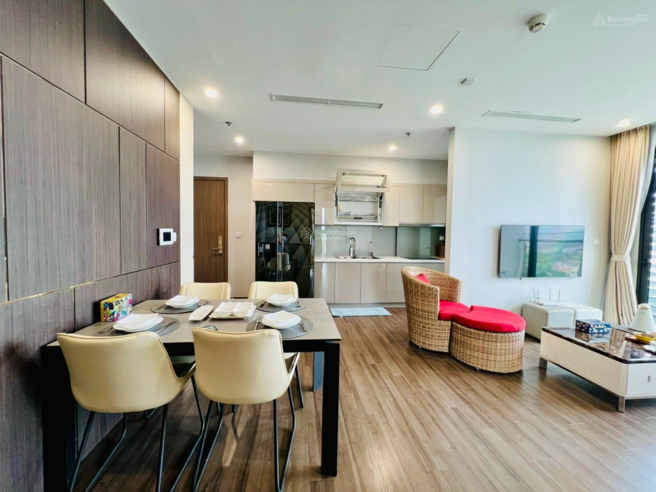 Modern 3-Bedroom Apartment with City View
