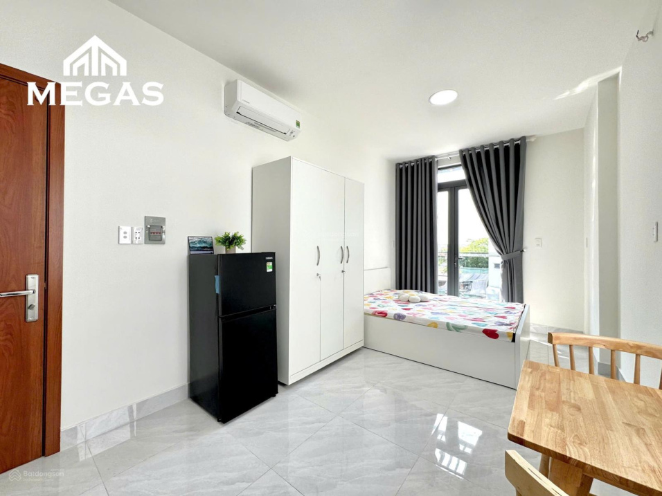 Modern Studio Apartment with Balcony and Washing Machine