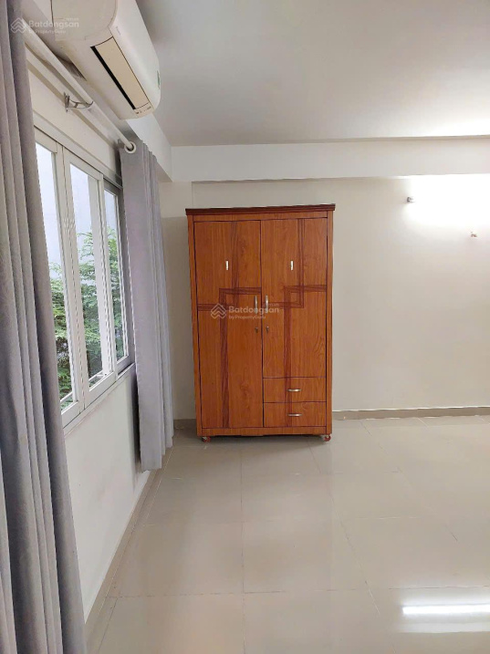 Modern 35m² Studio Apartment with Built-in Storage