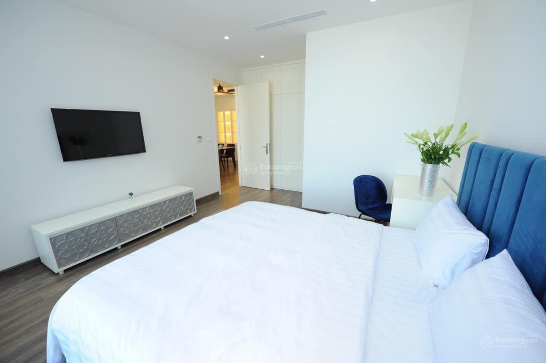 Modern 2-Bedroom Apartment with Stunning Views
