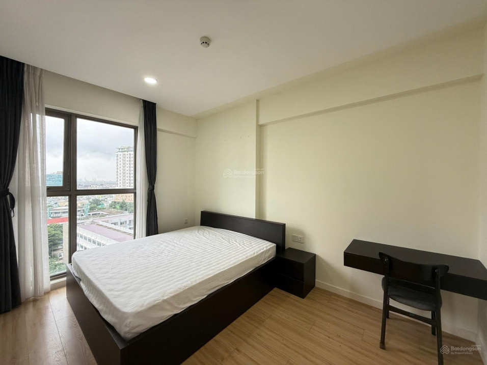 Modern 3-Bed Millennium Apartment with City Views