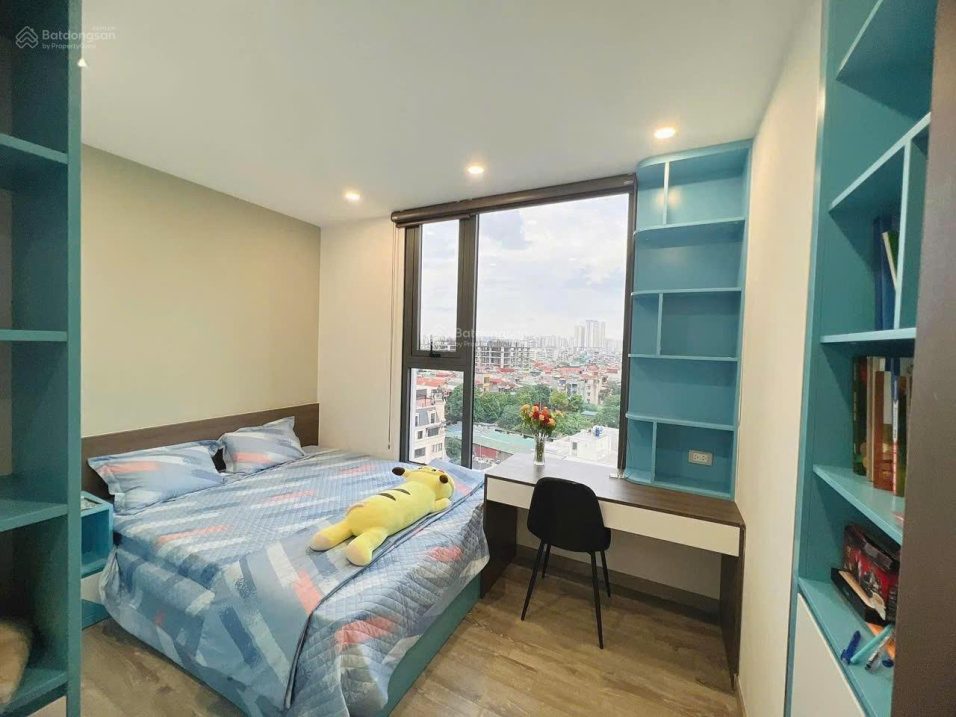Modern 2-Bed Apartment with Lake View