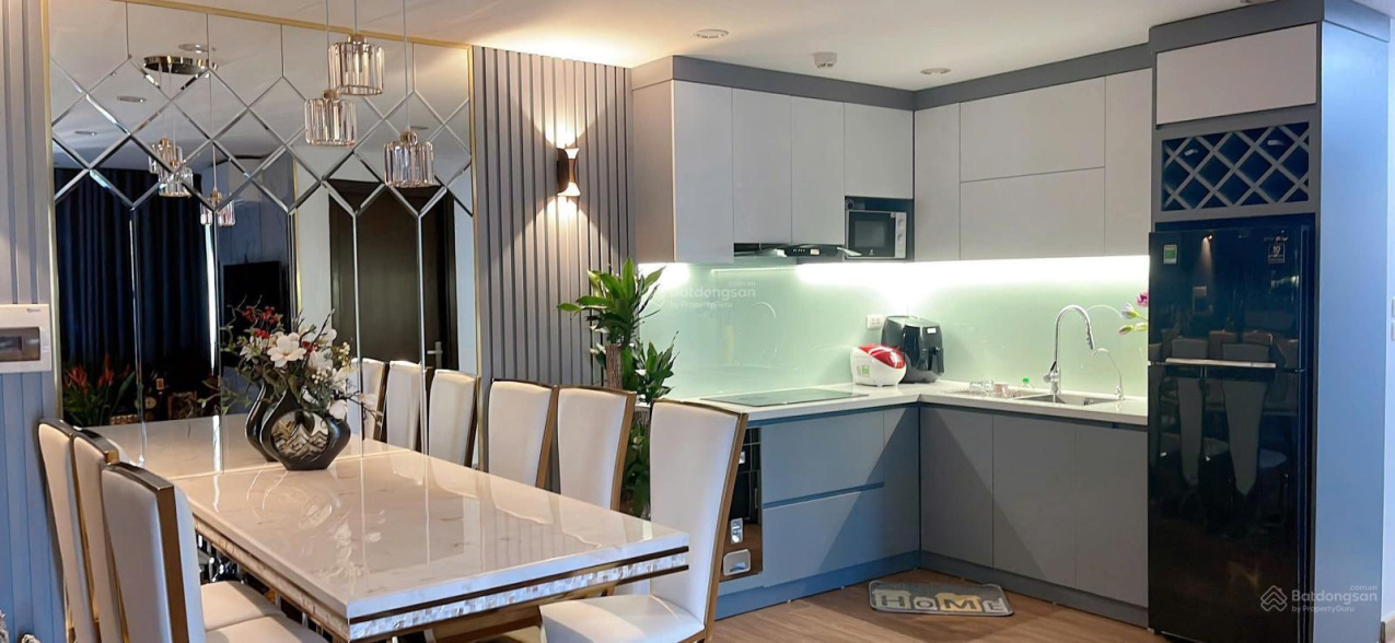 Modern 3-Bedroom Corner Apartment with Full Amenities