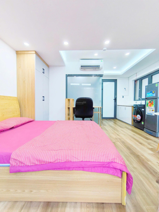 Modern Studio Apartment with Full Amenities