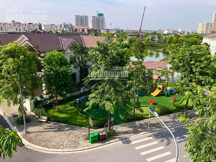 Luxurious Vinhomes Villa with Garden and Lake View