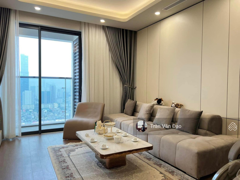 Modern 2-Bed Apartment with City Views in Gloria