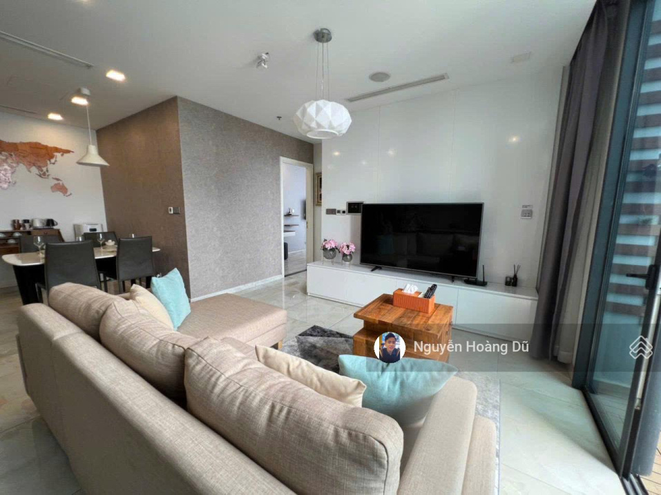 Luxury 2-Bedroom Apartment with Panoramic City Views