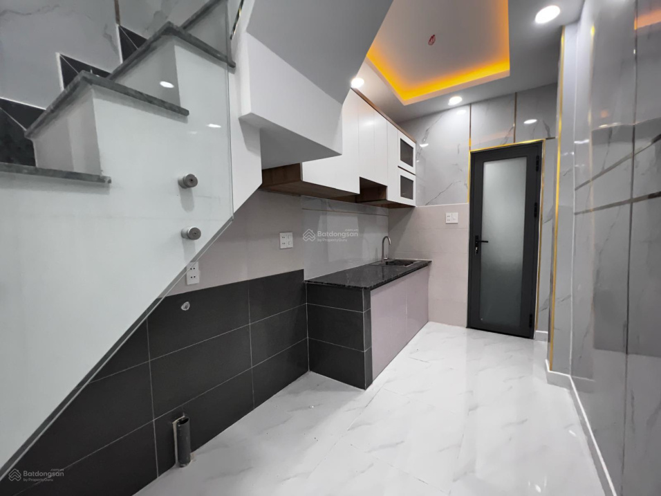 Modern 2-Bedroom Townhouse with New Renovation