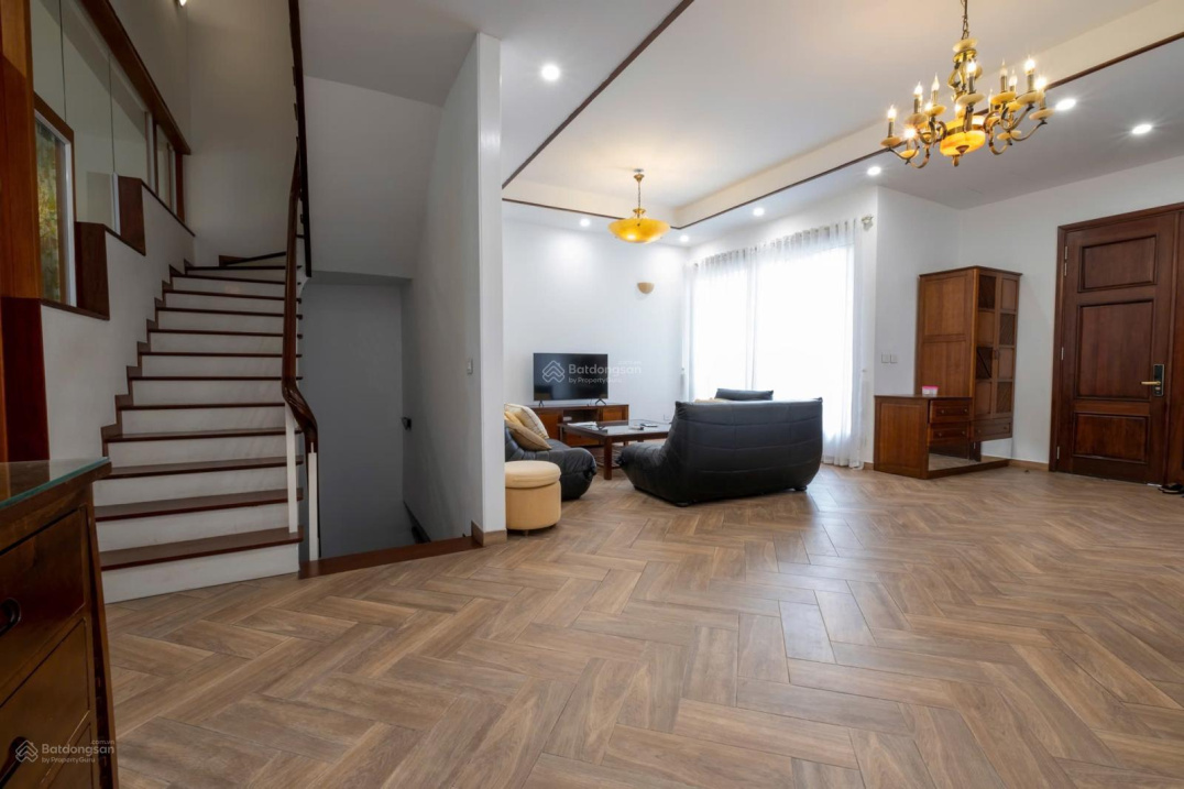 Modern 3-Bedroom Villa in Vinhomes Riverside