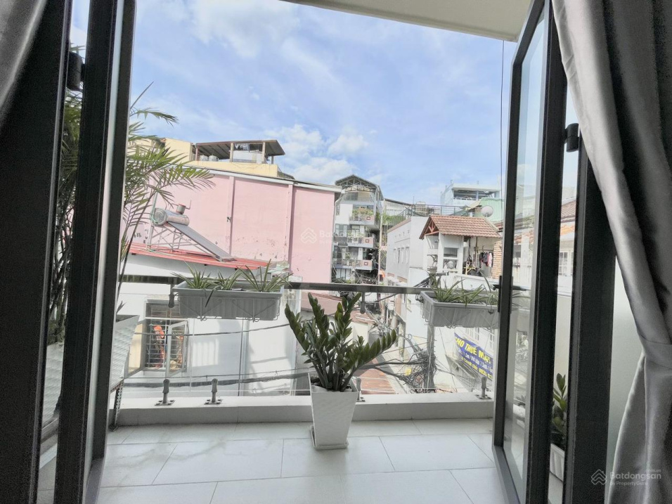 Modern 40m² Apartment with Balcony in Binh Thanh