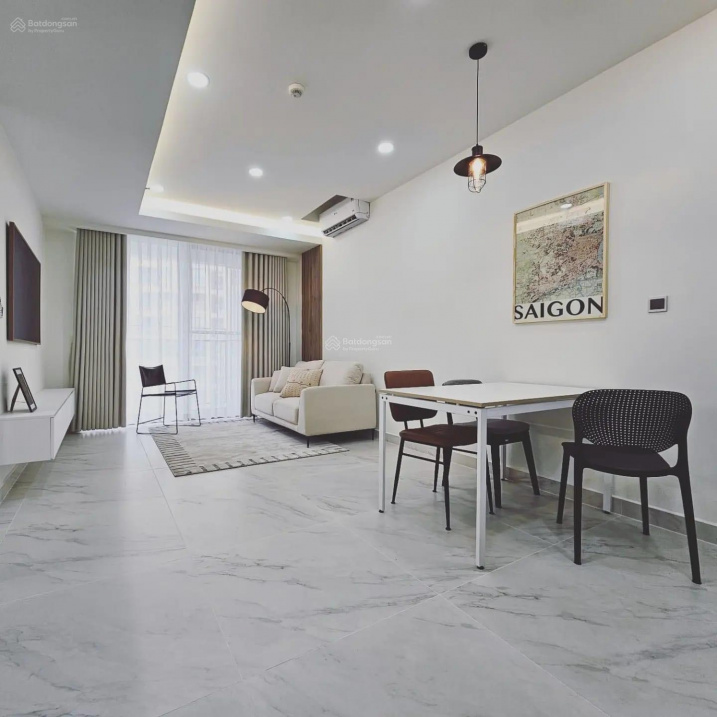 Modern Apartment Near Metro with Designer Interior