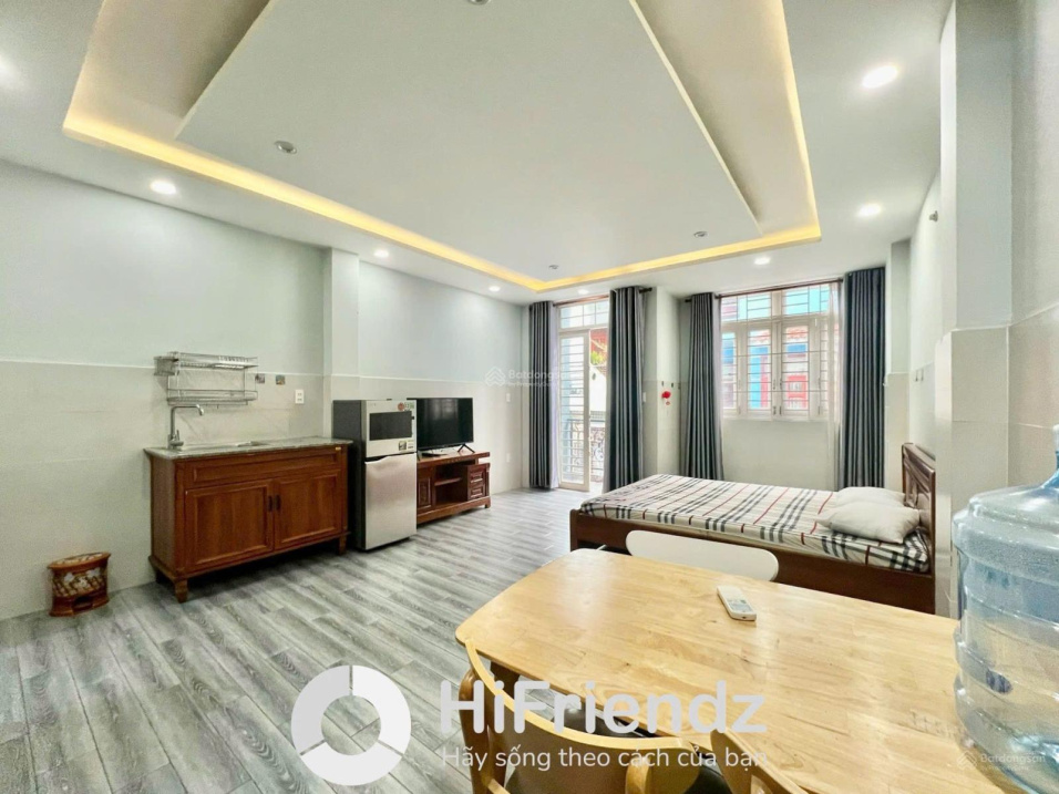 Modern Studio Apartment with Elevator and Amenities