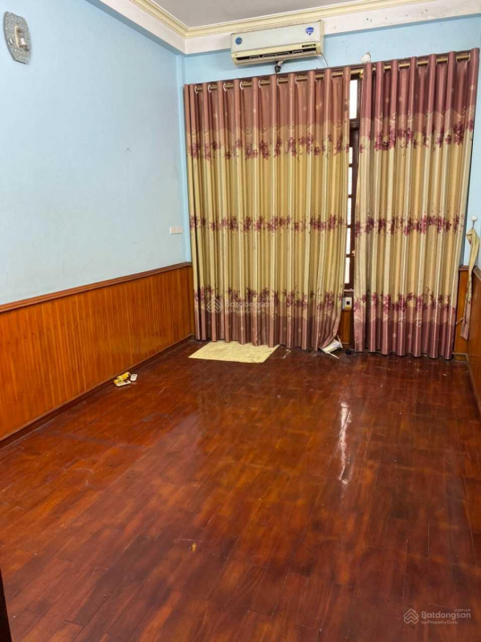 Spacious 4-Floor Townhouse with Multiple Bedrooms