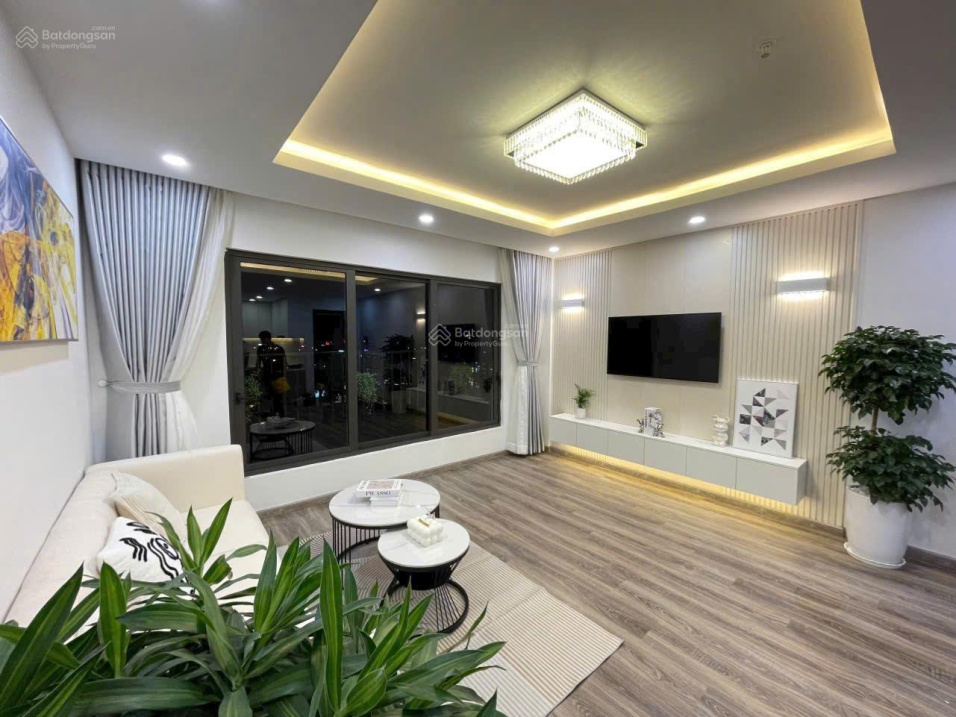 Modern 3-Bedroom Apartment with River View