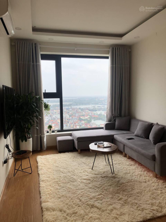 Modern 3-Bedroom Apartment with City Views
