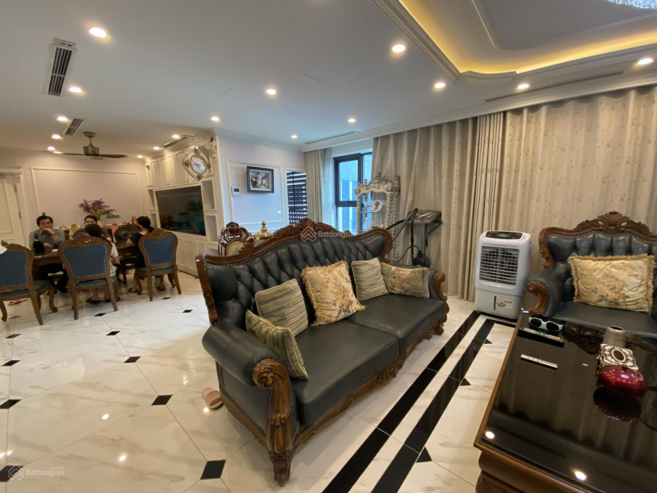 Luxurious 3-Bedroom Apartment in Sunshine City