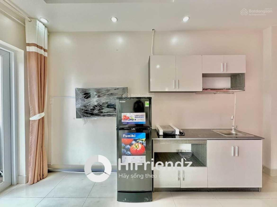 Modern Studio Apartment with Full Amenities