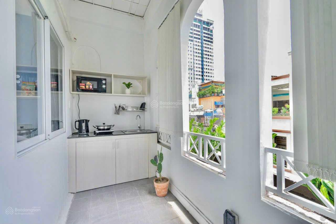 Modern Studio with Balcony in District 1