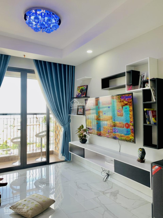 Spacious Modern Apartment with Stylish Design and City Views
