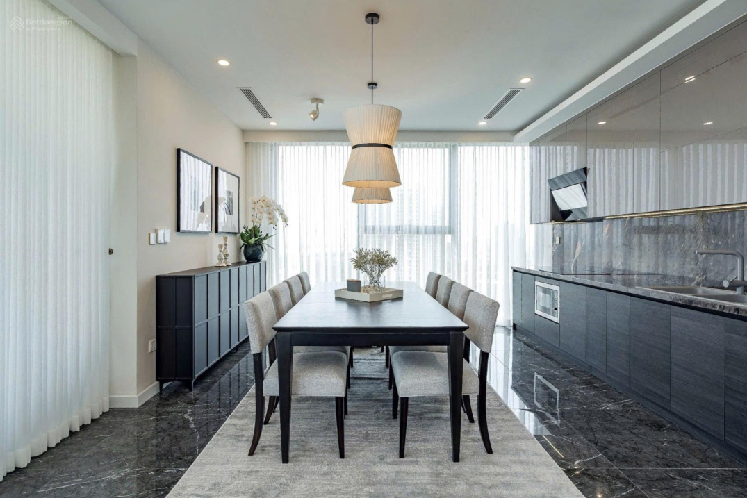Modern 2-Bedroom Apartment with Designer Interior