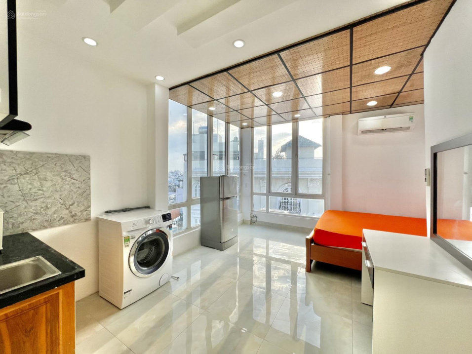 Modern Studio Apartment with Excellent City Views