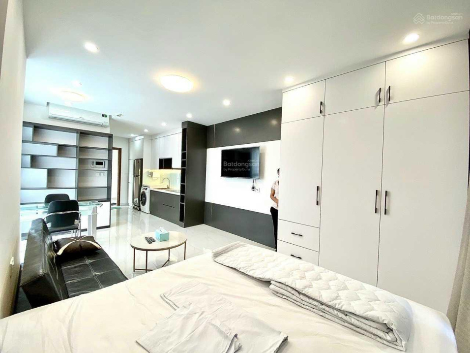 Modern Studio Apartment with Pool in Millennium