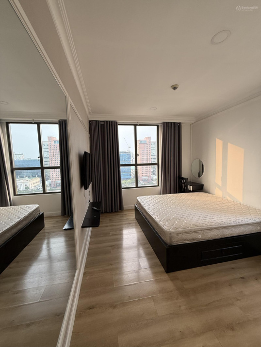 Modern 3-Bedroom Apartment Near District 1
