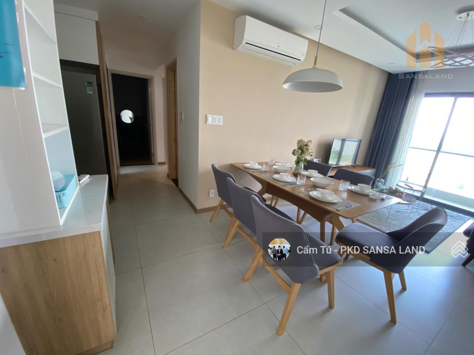 3-Bedroom Riverside Apartment with Modern Furnishings