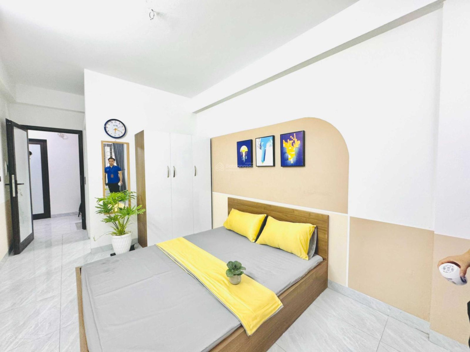 Modern Studio Apartment with Balcony Near University