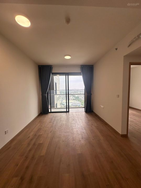 Modern Apartment with Basic Furnishings and Air Conditioning