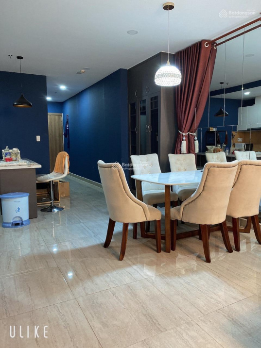 Modern 3-Bedroom Apartment with Designer Interior