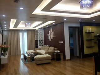 Luxurious 2-Bedroom Mandarin Apartment with Designer Interior