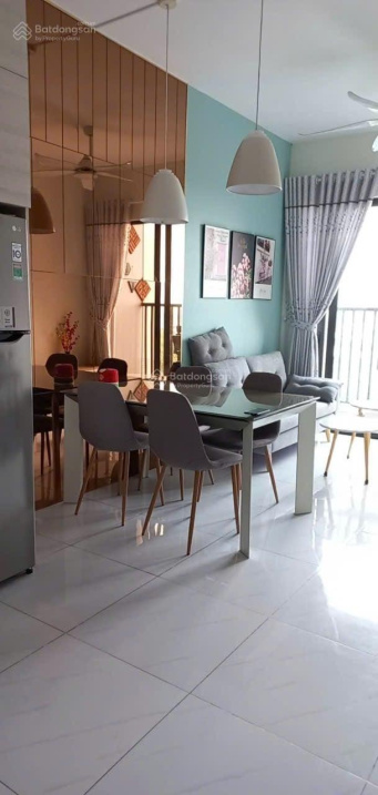 Luxury 2-Bed Riverside Apartment with River View
