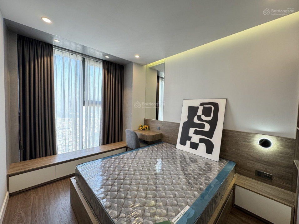 Modern 1-2 Bedroom Millennium Tower Apartments