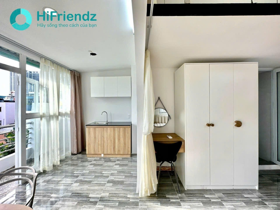 Duplex Apartment with Balcony near Vạn Hạnh Mall