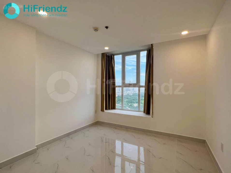 Modern 2-bedroom apartment with city views