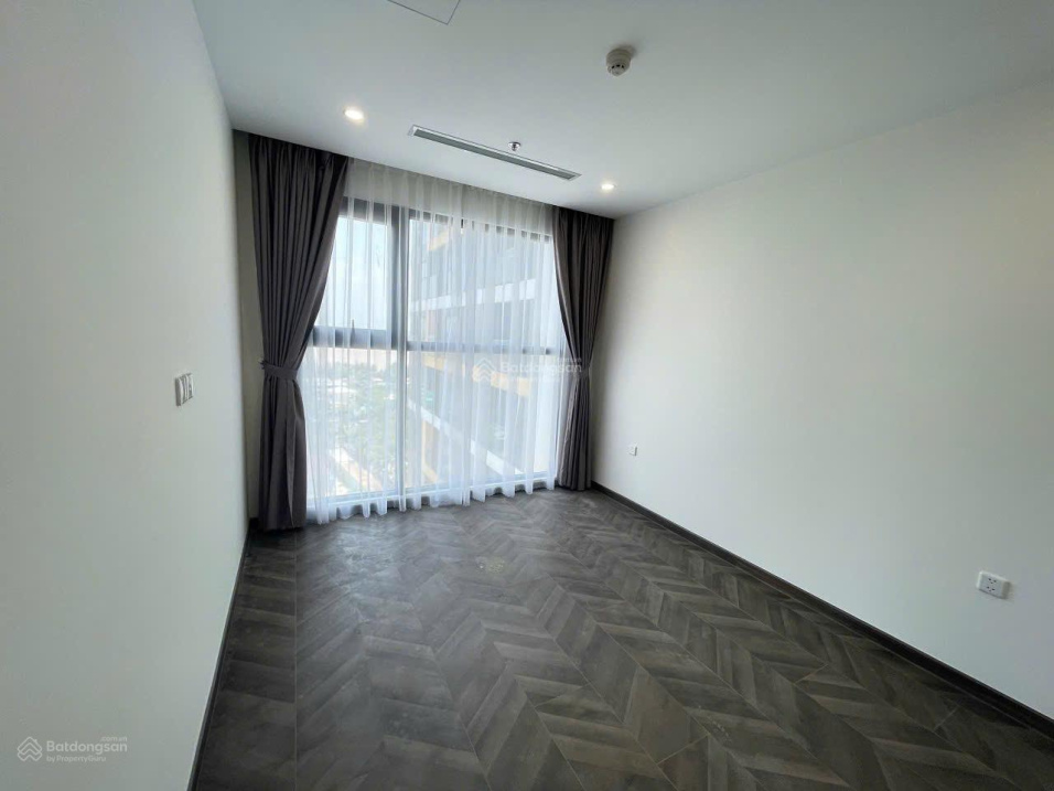 Modern 3-Bedroom Apartment with Designer Kitchen