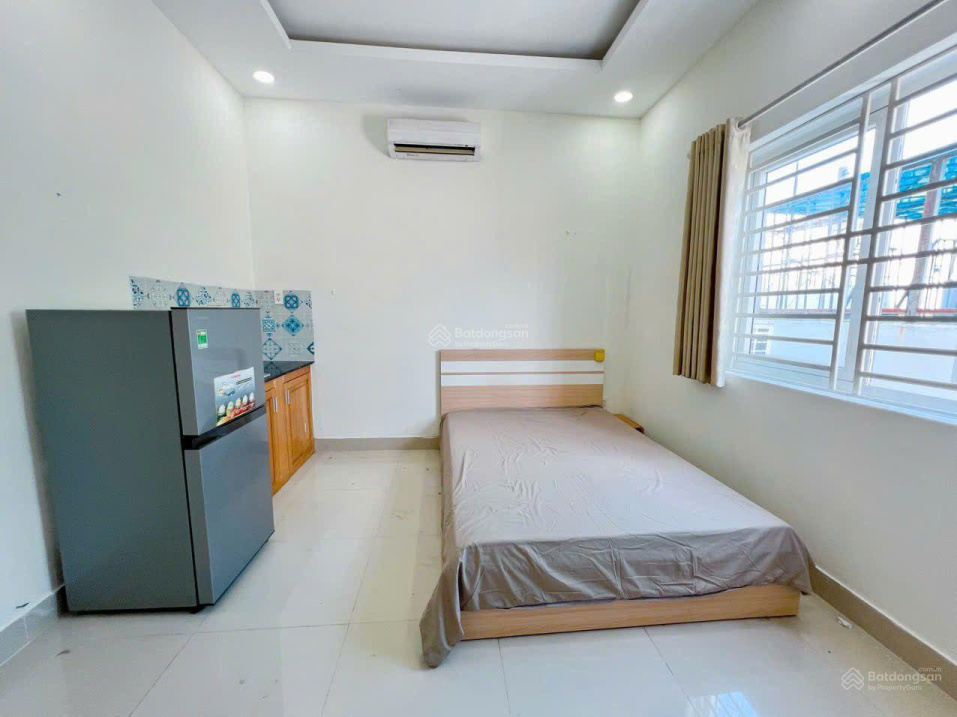 Modern Studio Near Airport with AC