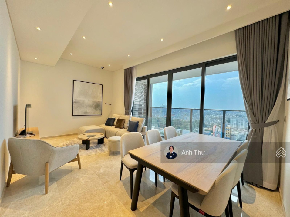 Luxurious 145m² Apartment with City Views