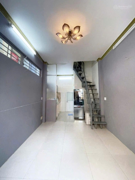 Corner House with Two Floors in District 4